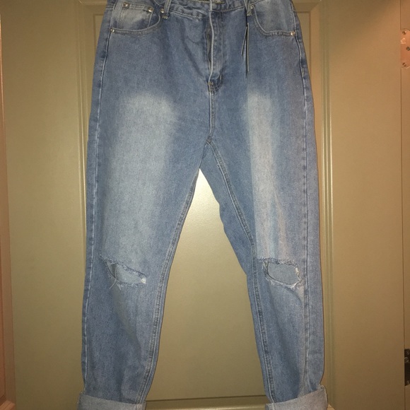 prettylittle thing Denim - Pretty little thing mom jeans from ASOS